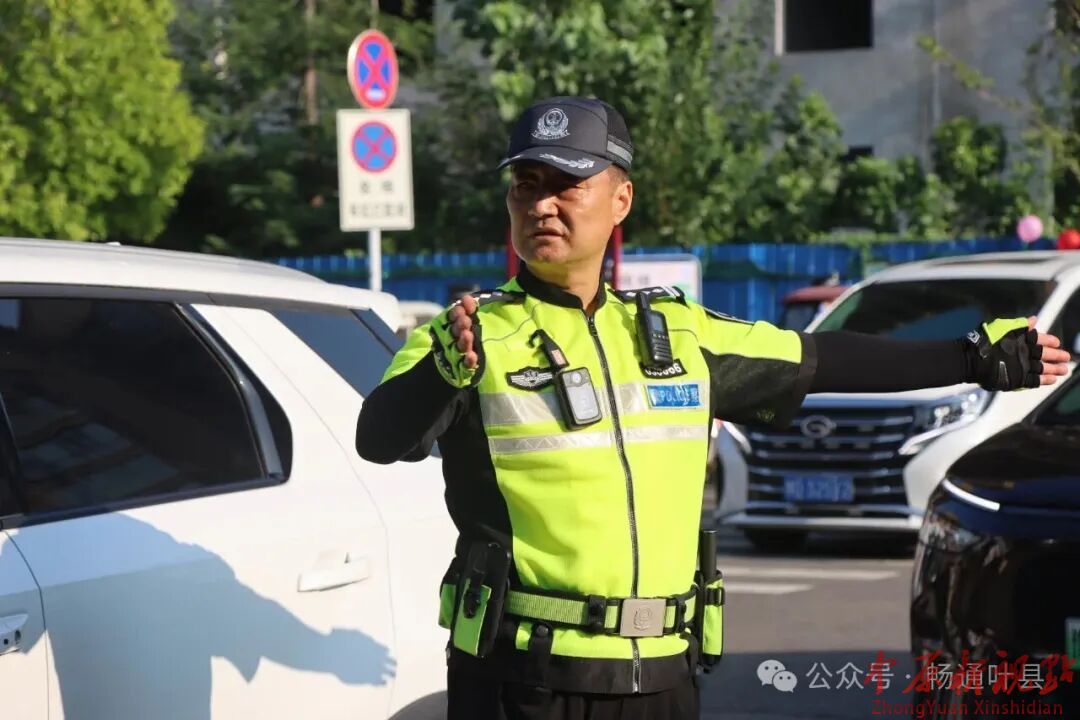 開學(xué)第一天，葉縣公安交警“護(hù)學(xué)崗”準(zhǔn)時(shí)“上線”！